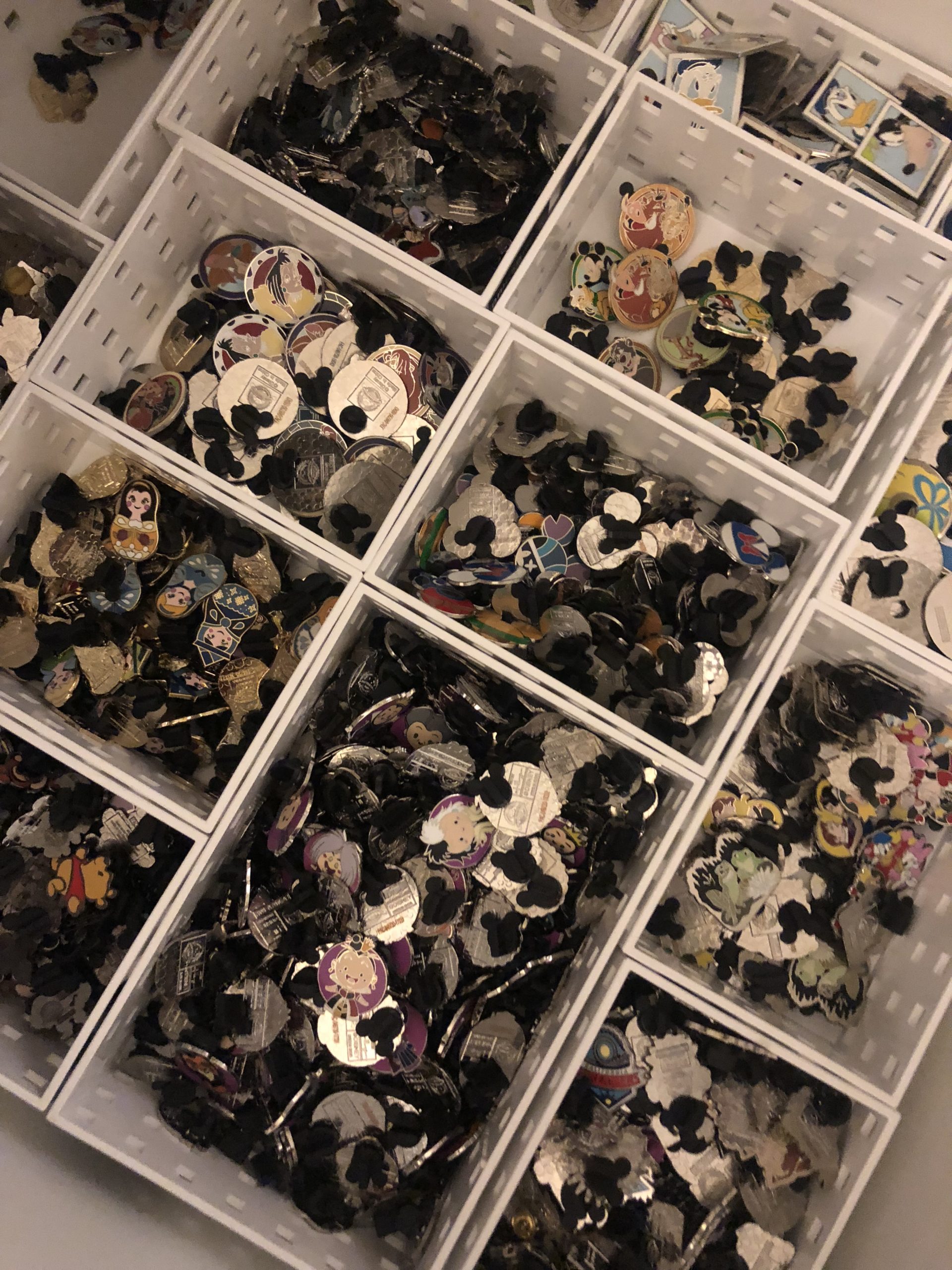 DISNEY TRADING PINS 100 No Doubles Pin Lot 